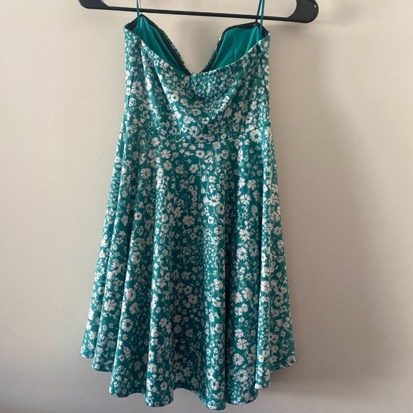 Strapless Blue and White Floral Dress Urban Outfitters - Picture 2 of 6